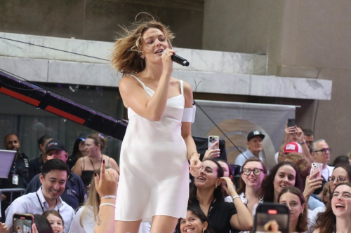 Maggie Rogers Performs on Today’s Citi Summer Concert Series at Rockefeller Plaza in New York, August 2024 1