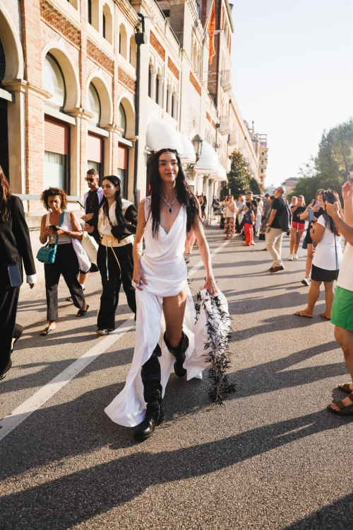 Mariacarla Boscono Leaves Hotel Excelsior in Venice 1