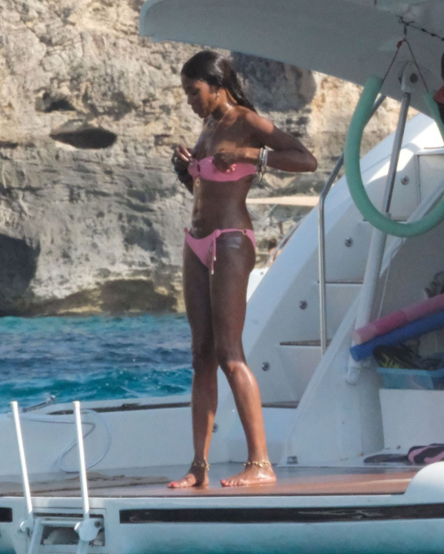 Naomi Campbell and Eiza Gonzalez in Bikinis on Yacht Spain 7