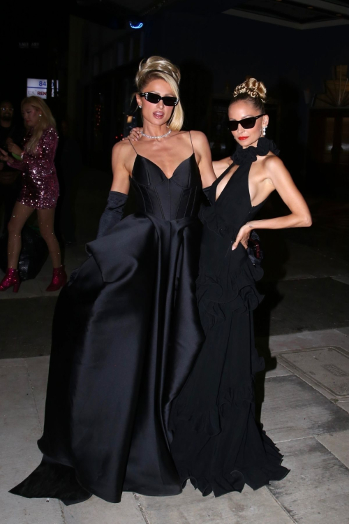 Paris Hilton Nicole Richie Paris and Nicole The Encore Beverly Hills 5