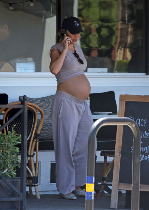 Pregnant Lala Kent Out for Lunch at Sweet Butter Studio City August 2024 4