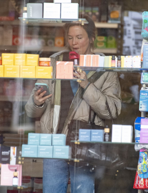 Renee Zellweger Filming Bridget Jones Hampstead 1