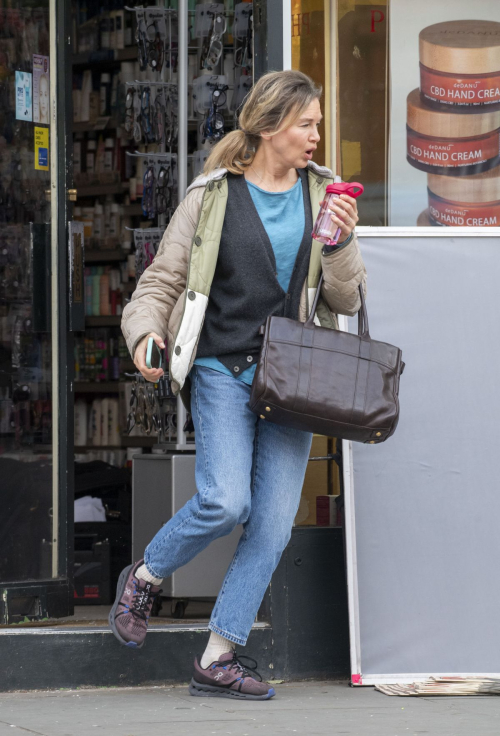 Renee Zellweger Filming Bridget Jones Hampstead 6