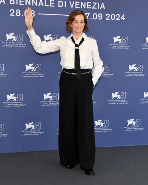 Sigourney Weaver Golden Lion Lifetime Achievement Photocall Venice Film Festival 2024 2