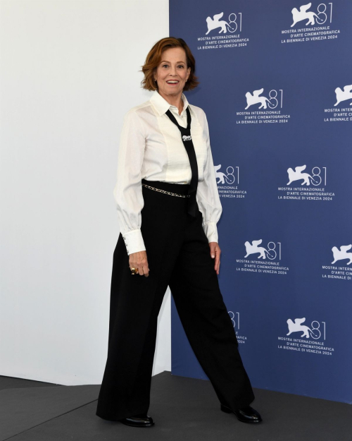 Sigourney Weaver Golden Lion Lifetime Achievement Photocall Venice Film Festival 2024 3