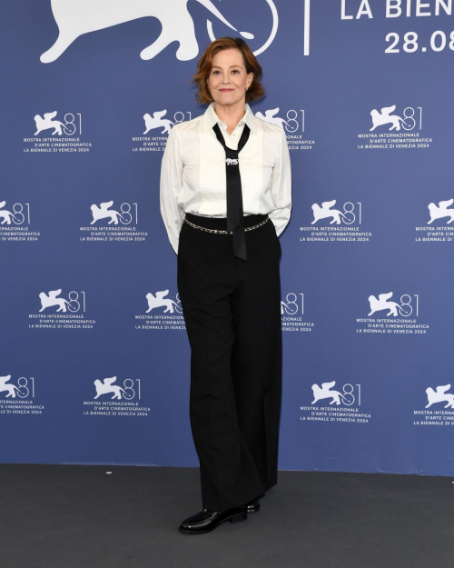 Sigourney Weaver Golden Lion Lifetime Achievement Photocall Venice Film Festival 2024 4