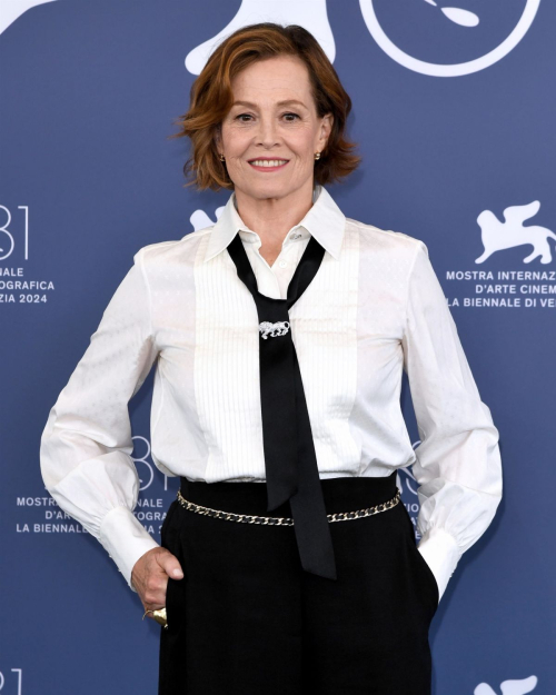 Sigourney Weaver Golden Lion Lifetime Achievement Photocall Venice Film Festival 2024 5