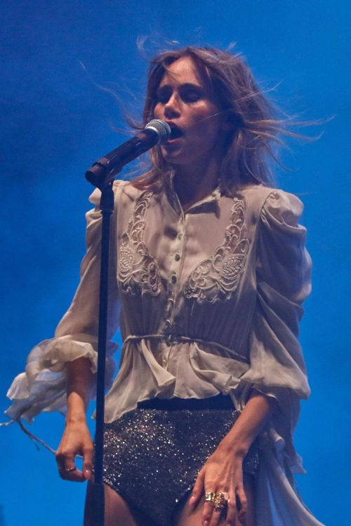 Suki Waterhouse Performs All Points East Festival August 2024 1