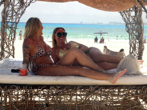 Aisleyne Horgan Wallace Gold Bikini Beach Cancun 11