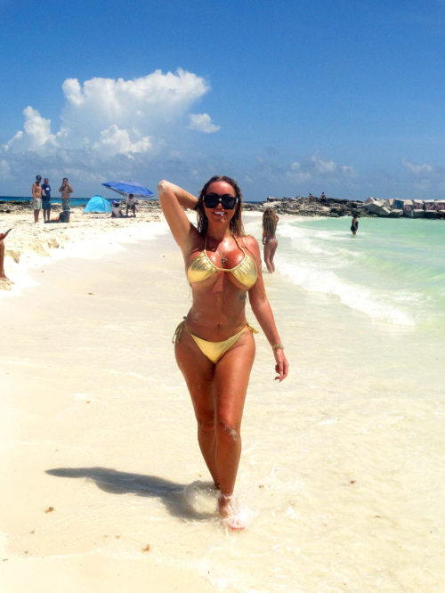 Aisleyne Horgan Wallace Gold Bikini Beach Cancun 14