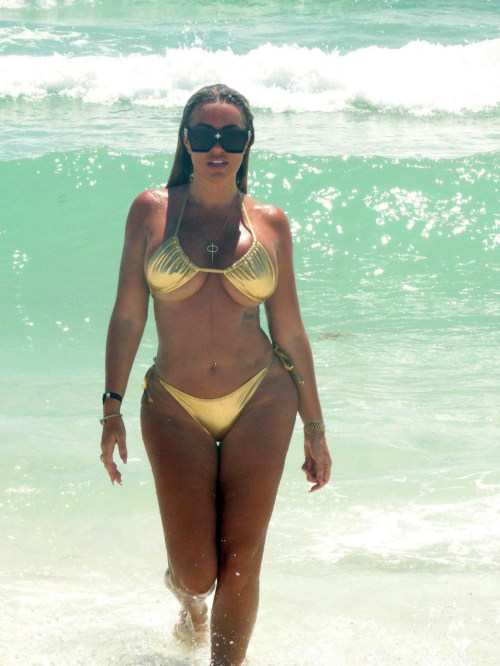 Aisleyne Horgan Wallace Gold Bikini Beach Cancun 1