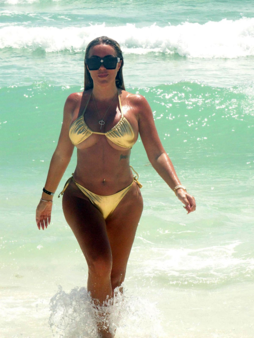 Aisleyne Horgan Wallace Gold Bikini Beach Cancun 5