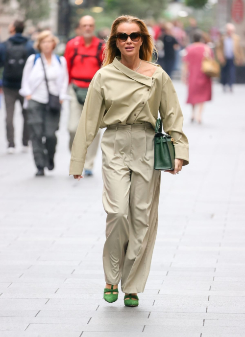 Amanda Holden Heading to Paddington Station in London 5