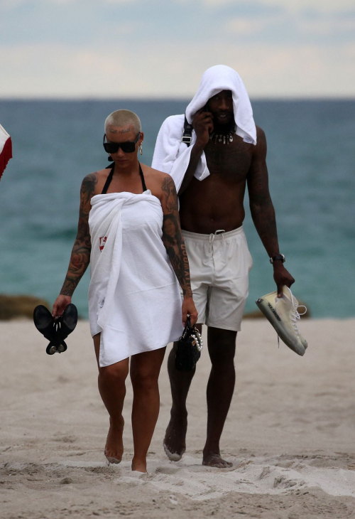 Amber Rose Enjoys a Beach Date in Miami 1