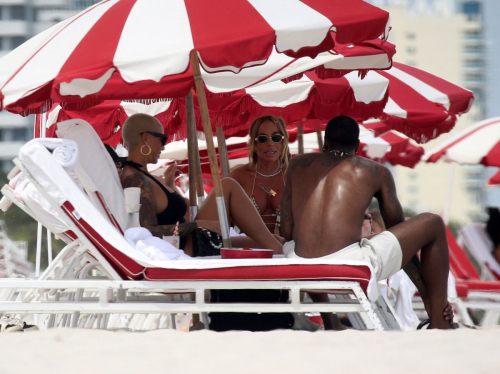 Amber Rose Enjoys a Beach Date in Miami 2