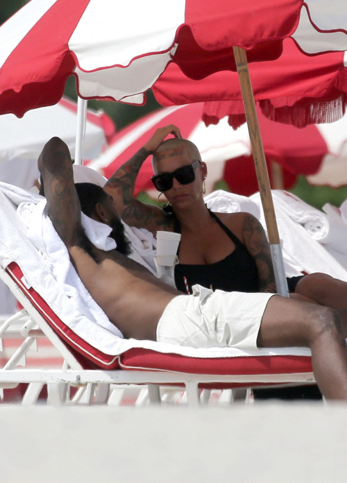 Amber Rose Enjoys a Beach Date in Miami 4