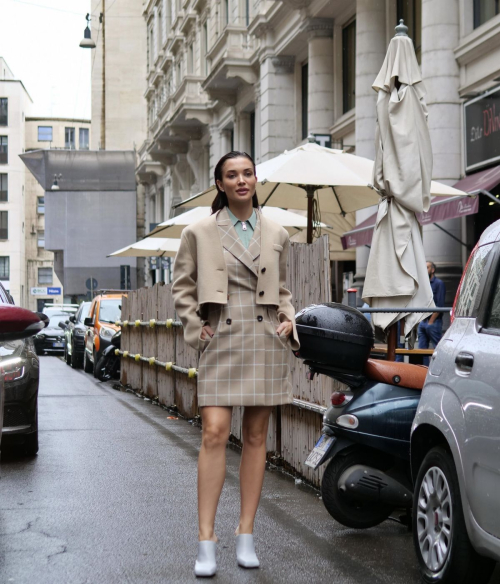 Amy Jackson Arrives at Del Core Fashion Show at Milan Fashion Week 5