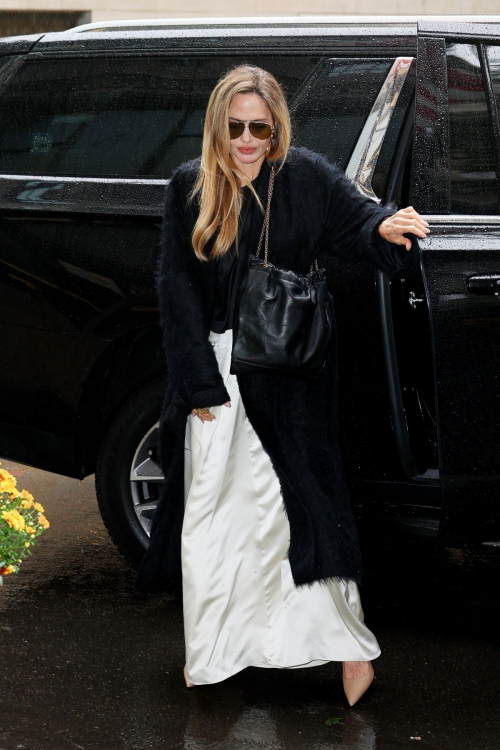 Angelina Jolie Leaves Whitby Hotel in New York, September 2024 3