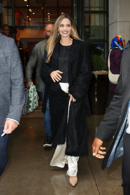 Angelina Jolie Leaves Whitby Hotel in New York, September 2024 5