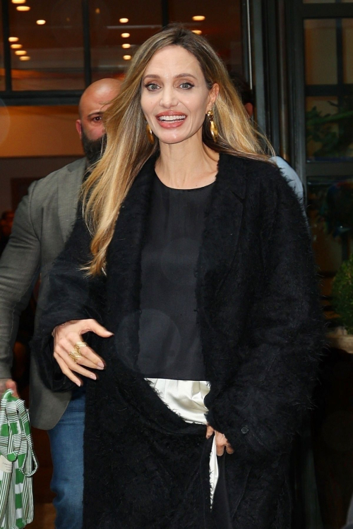 Angelina Jolie Leaves Whitby Hotel in New York, September 2024 6