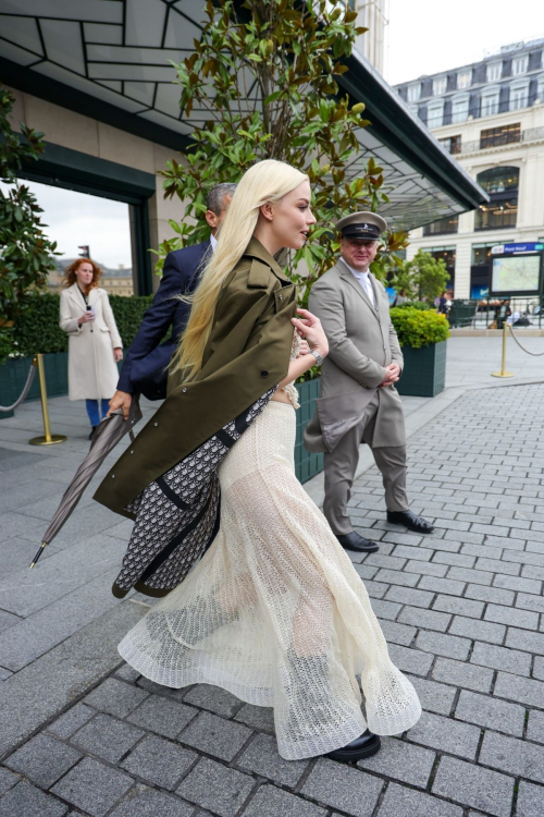 Anya Taylor-Joy En Route to Christian Dior Show in Paris 1