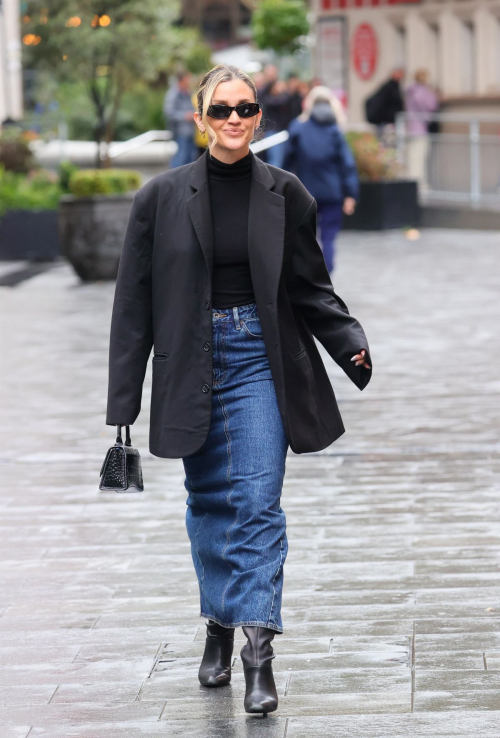 Ashley Roberts Arrives at Heart Radio in London, September 2024 6