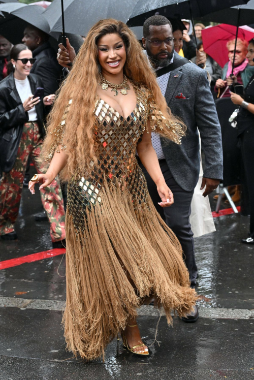 Cardi B Arrives at Rabanne Show at Paris Fashion Week, September 2024 3