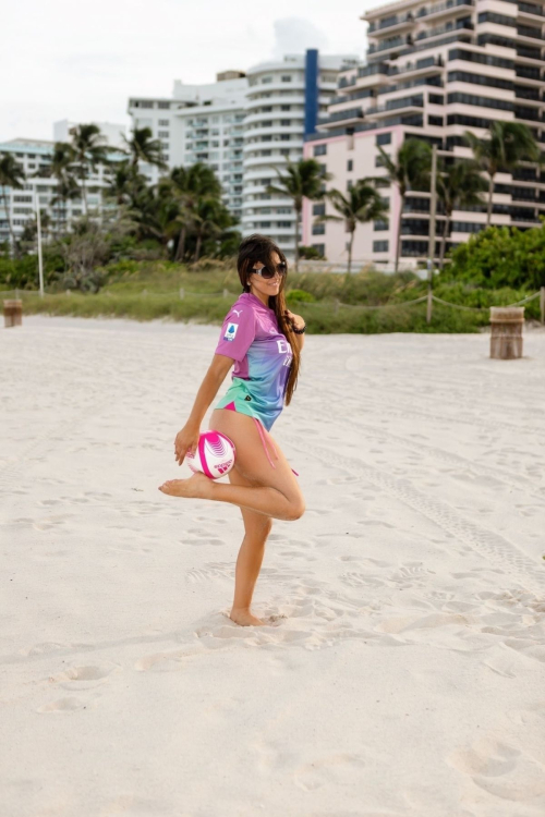 Claudia Romani at a Beach in Miami 9