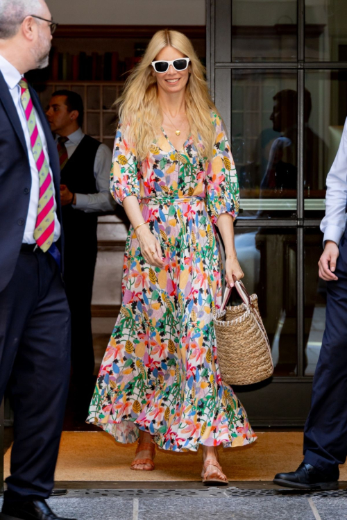 Claudia Schiffer Leaves Her Hotel in New York 1