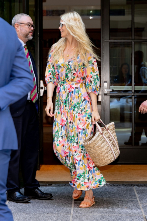 Claudia Schiffer Leaves Her Hotel in New York 4