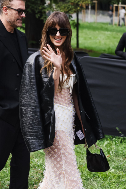 Dakota Johnson Arrives at Gucci Show Milan Fashion Week, September 2024 3