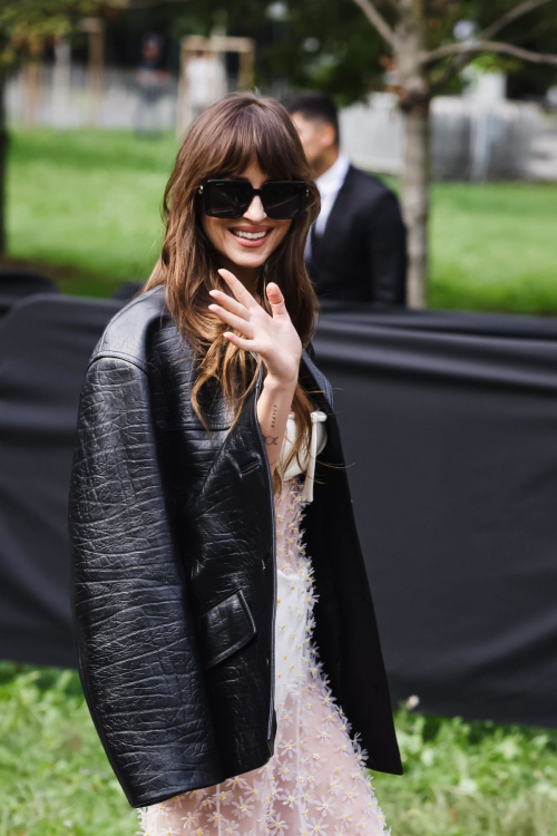 Dakota Johnson Arrives at Gucci Show Milan Fashion Week, September 2024 6