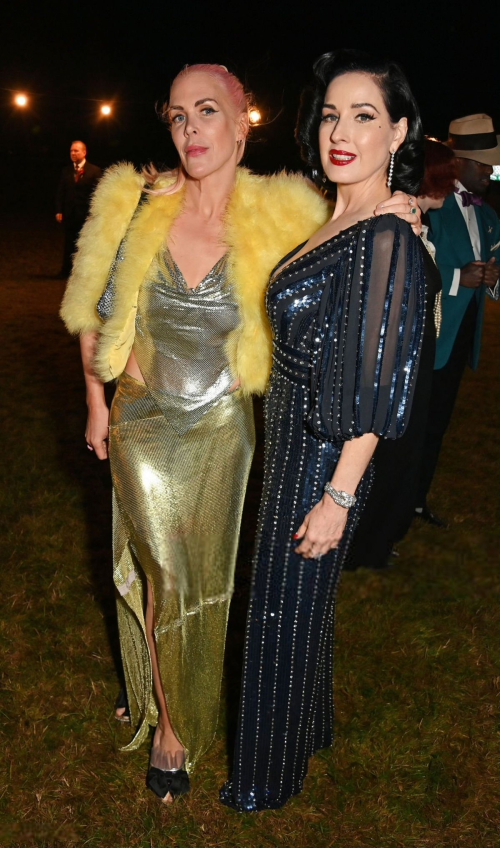 dita von teese at range rover celebrates five generations in chichester 4