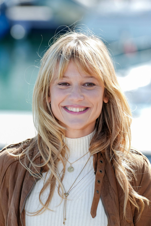 Elisa Erka In Verse And Against All Photocall 50th Deauville American Film Festival 4