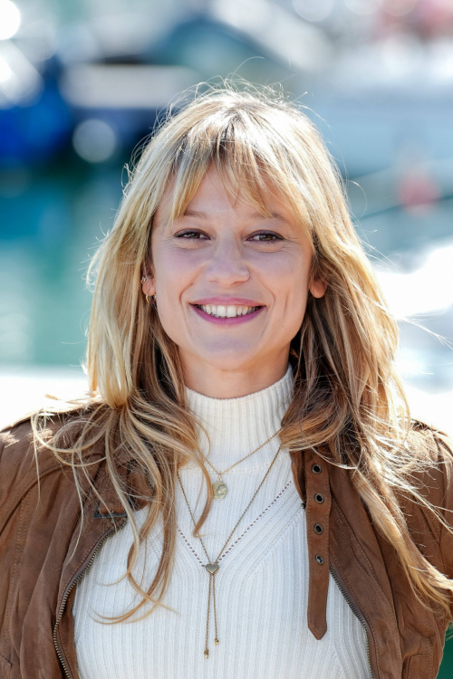 Elisa Erka In Verse And Against All Photocall 50th Deauville American Film Festival 5