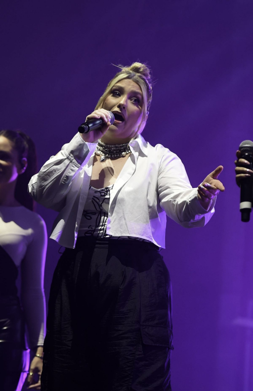 Ella Henderson Performs at Blackpool Light Switch-on Event 1