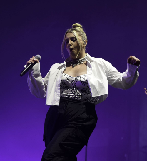 Ella Henderson Performs at Blackpool Light Switch-on Event 4