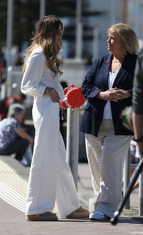 Elle Macpherson interviewed by Tracy Grimshaw for 60 minutes at bondi beach in sydney 3