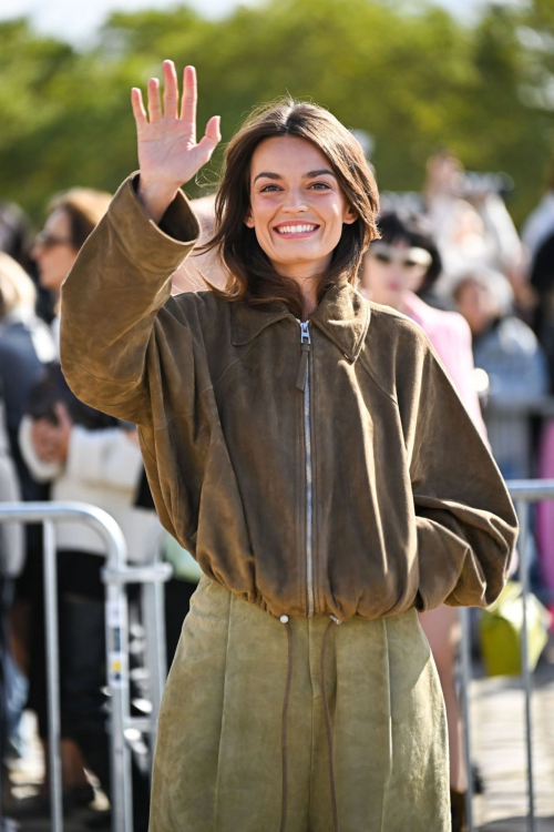 Emma Mackey Arrives at Loewe Spring-Summer 2025 Paris Fashion Week, September 2024 1