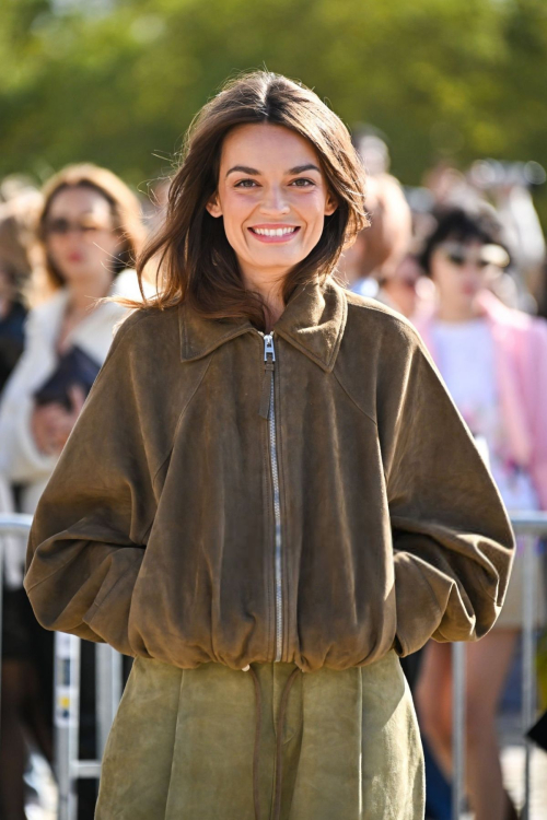 Emma Mackey Arrives at Loewe Spring-Summer 2025 Paris Fashion Week, September 2024 2