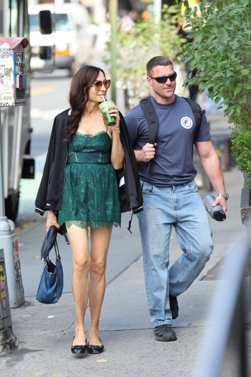 Famke Janssen and Ryan Faucett Out for a Smoothie in West Village 5