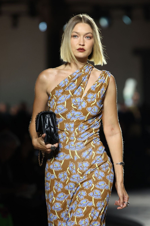 Gigi Hadid at Versace Fashion Show at Milan Fashion Week 4