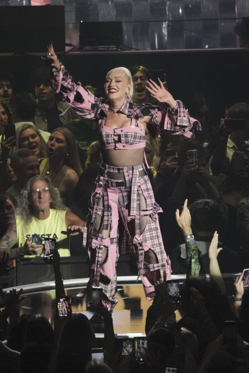 Gwen Stefani Performs at iHeartRadio Music Festival in Las Vegas 4