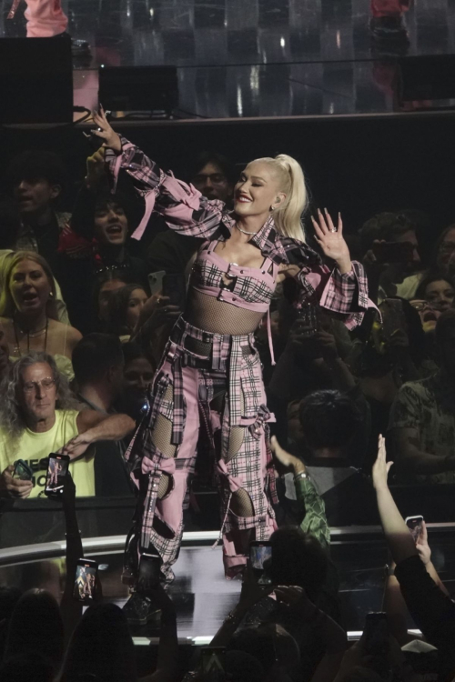 Gwen Stefani Performs at iHeartRadio Music Festival in Las Vegas 5