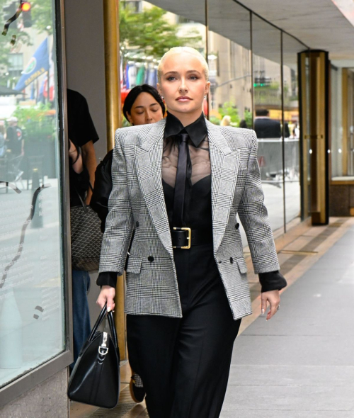 Hayden Panettiere Arrives at Today Studios in New York 5