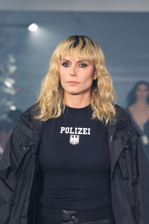 Heidi Klum Walks Vetements Runway Paris Fashion Week, September 2024 2