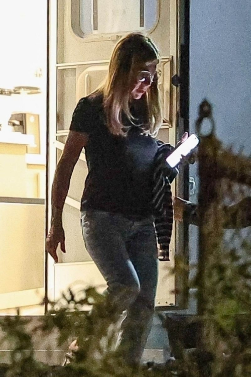 Jennifer Aniston Leaves Trailer After Filming The Morning Show, September 2024