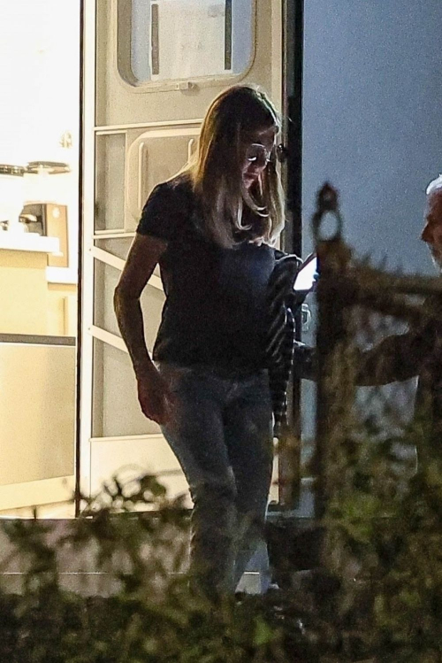 Jennifer Aniston Leaves Trailer After Filming The Morning Show, September 2024 3