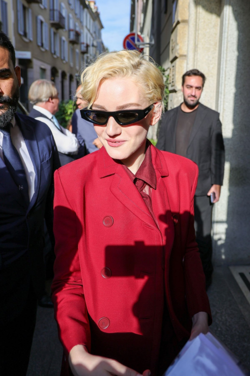 Julia Garner Leaves Gucci Fashion Show at Milan Fashion Week 4