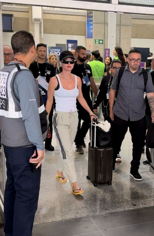 Katy Perry Arrives in Rio Ahead of Her Rock in Rio Performance 1